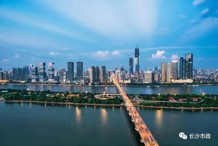 以城市，見(jiàn)未來(lái)；與城市，共成長(zhǎng)